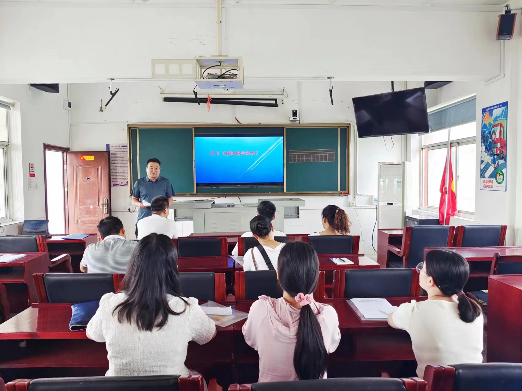 河洑镇汇华聚宝小学开展政策法规教育活动