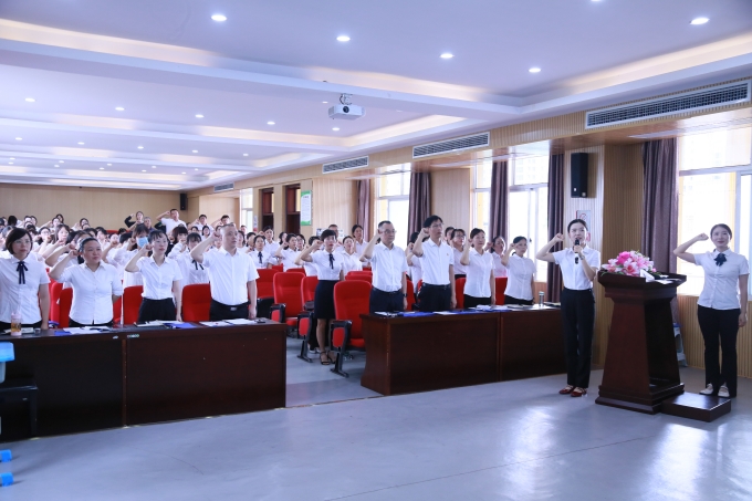 北正街小学开展暑期教师培训活动