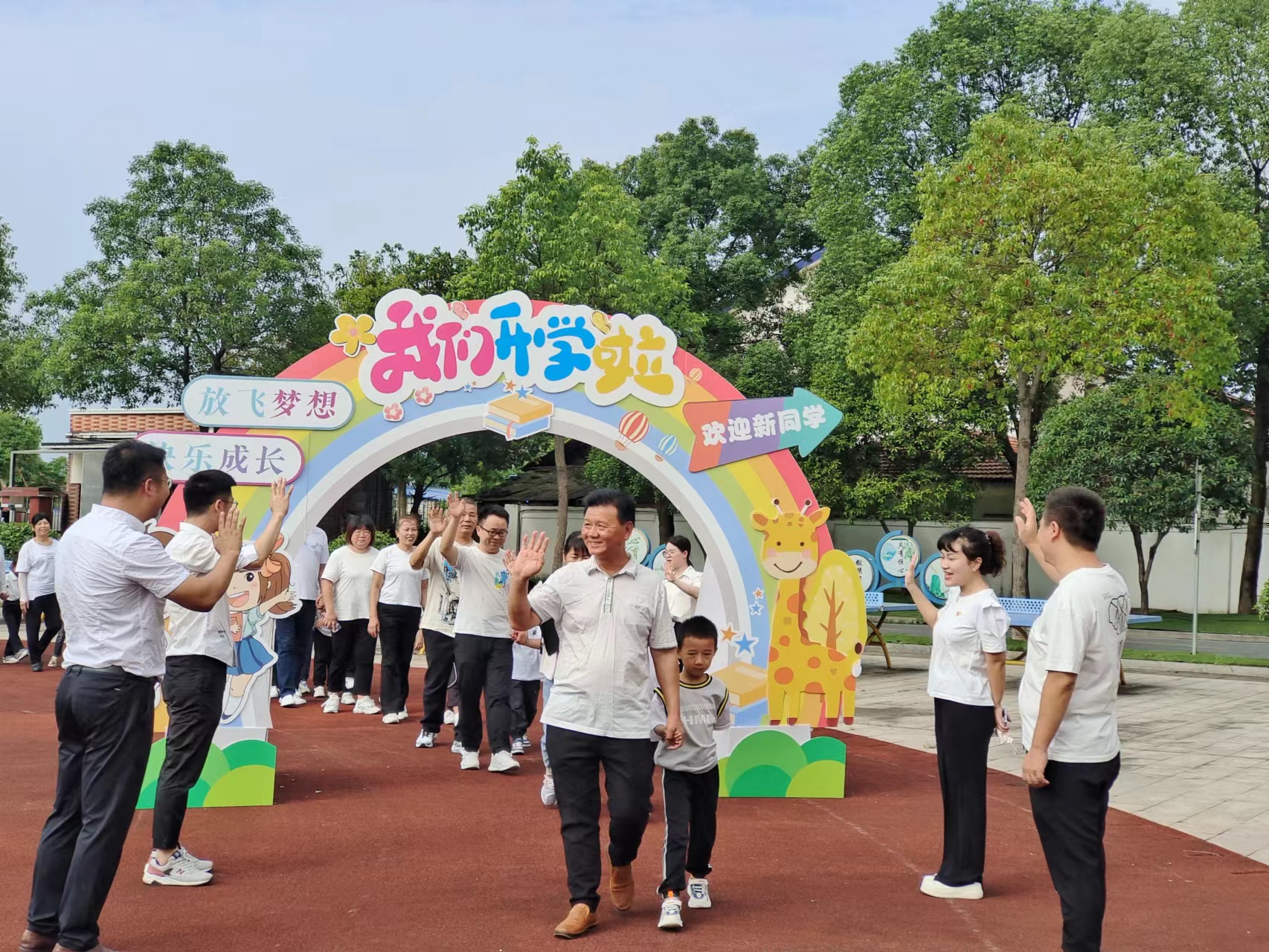 武陵区河洑镇汇华聚宝小学举行一年级新生入学仪式