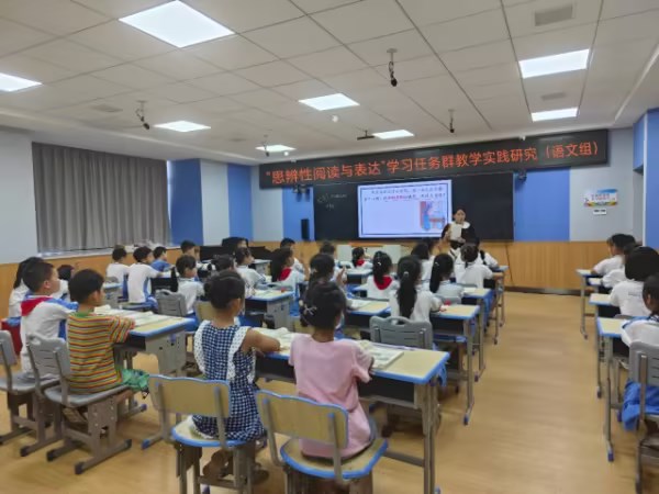 武陵区第六小学语文教研组开展教研活动