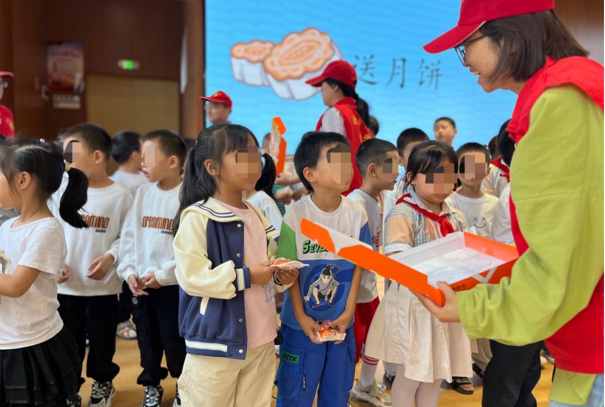 旭辉东升小学开展关爱留守、贫困儿童主题活动