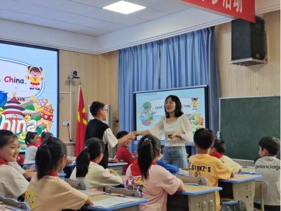 常德市名师工作室在丹洲乡中心小学开展送教下乡活动