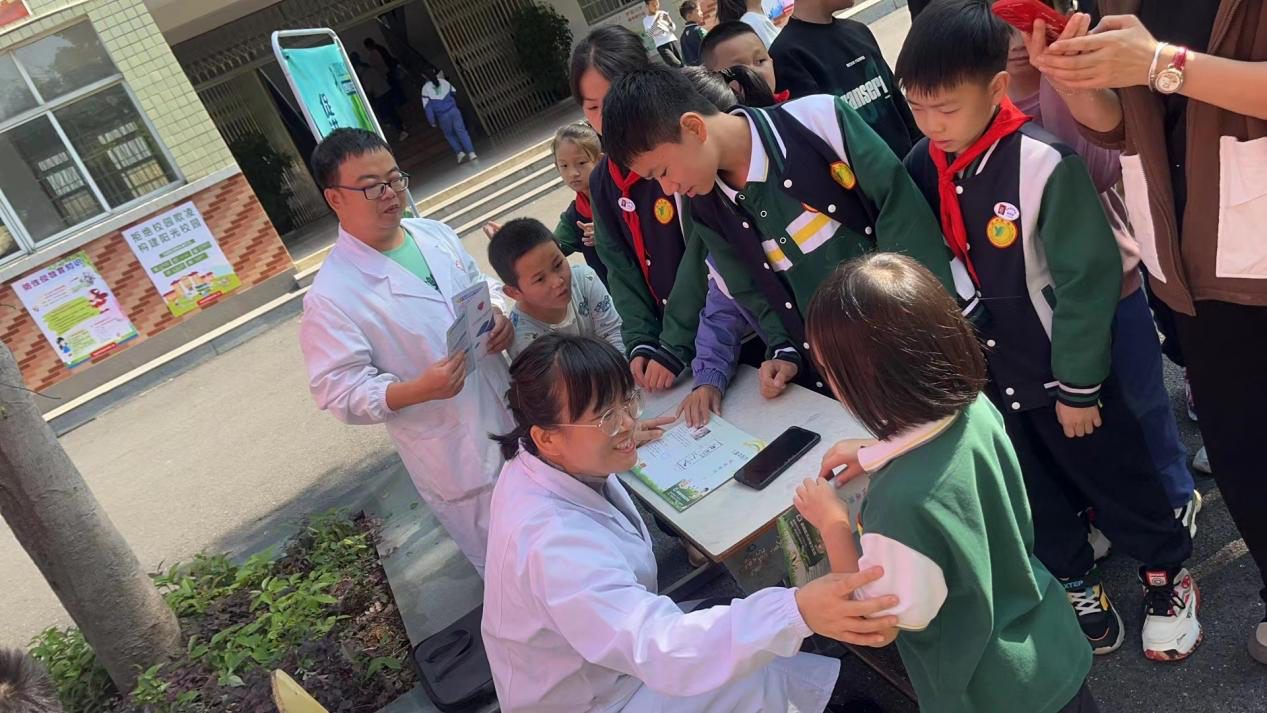 健康武陵行动推进办开展“世界精神卫生日”系列宣传活动
