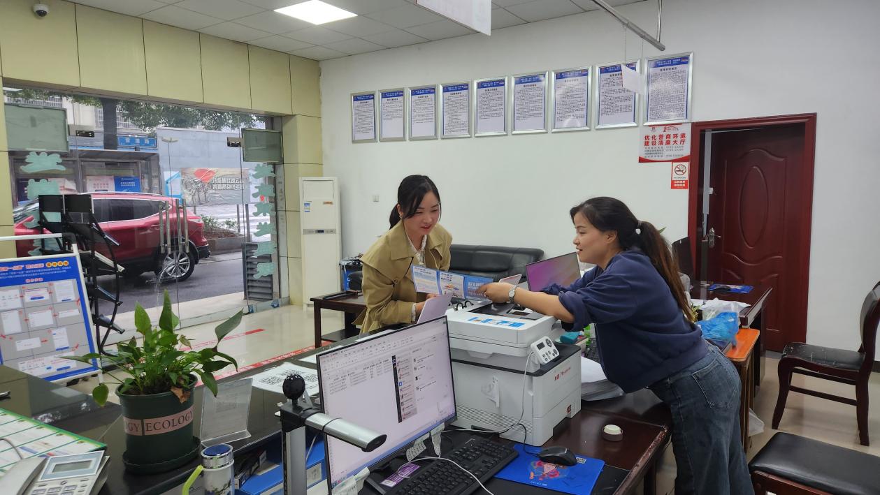河洑镇开展防范非法集资集中宣传活动 提高群众识假防骗能力   