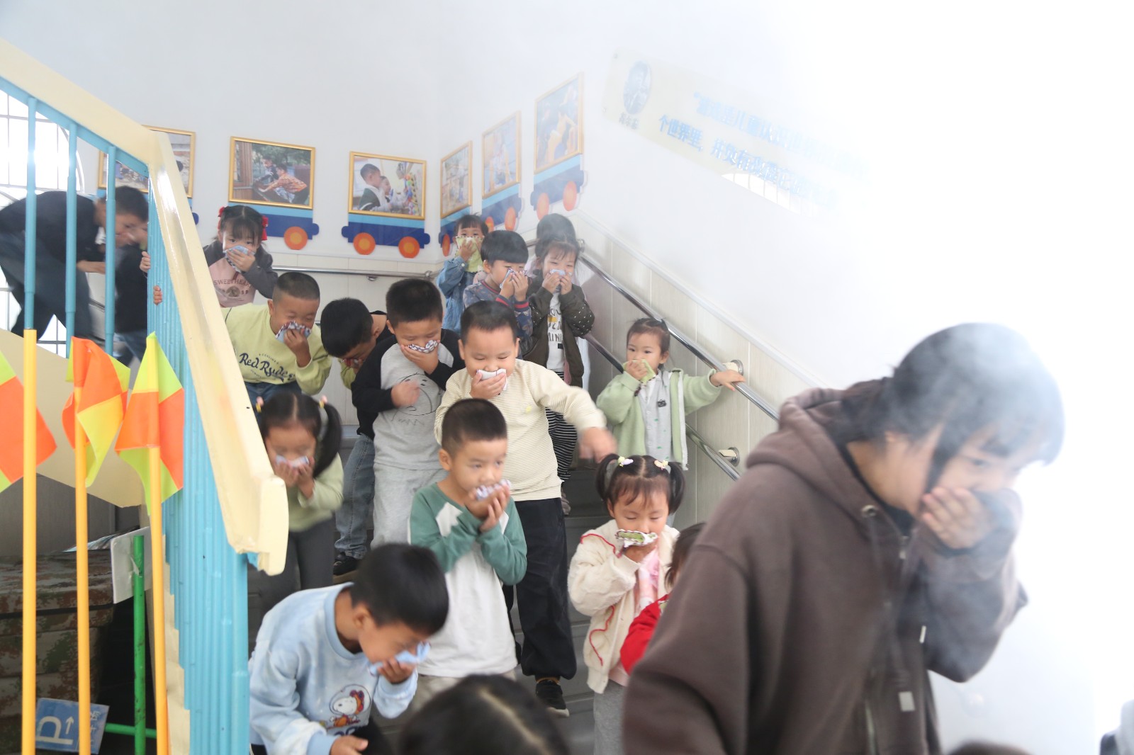 武陵区实验幼儿园开展消防安全疏散演练暨培训活动