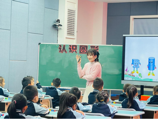 育英德景园小学：不忘初心育桃李  只争朝夕绽芬芳