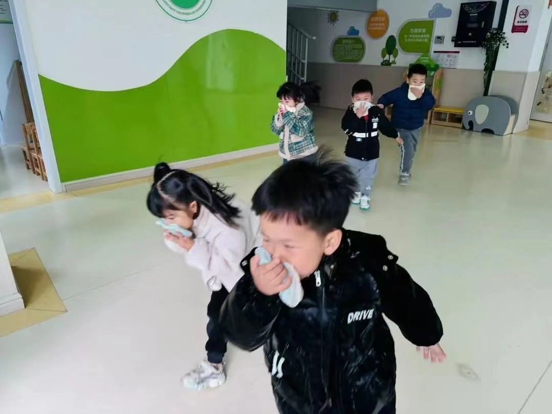 武陵区高山街幼儿园开展消防安全演练活动