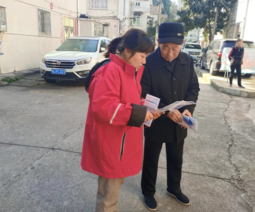 穿紫河街道西园社区开展控违拆违宣传活动
