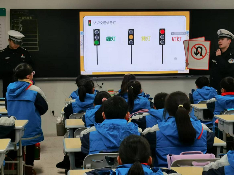 武陵区第五小学：交通知识进校园 交通安全记心间