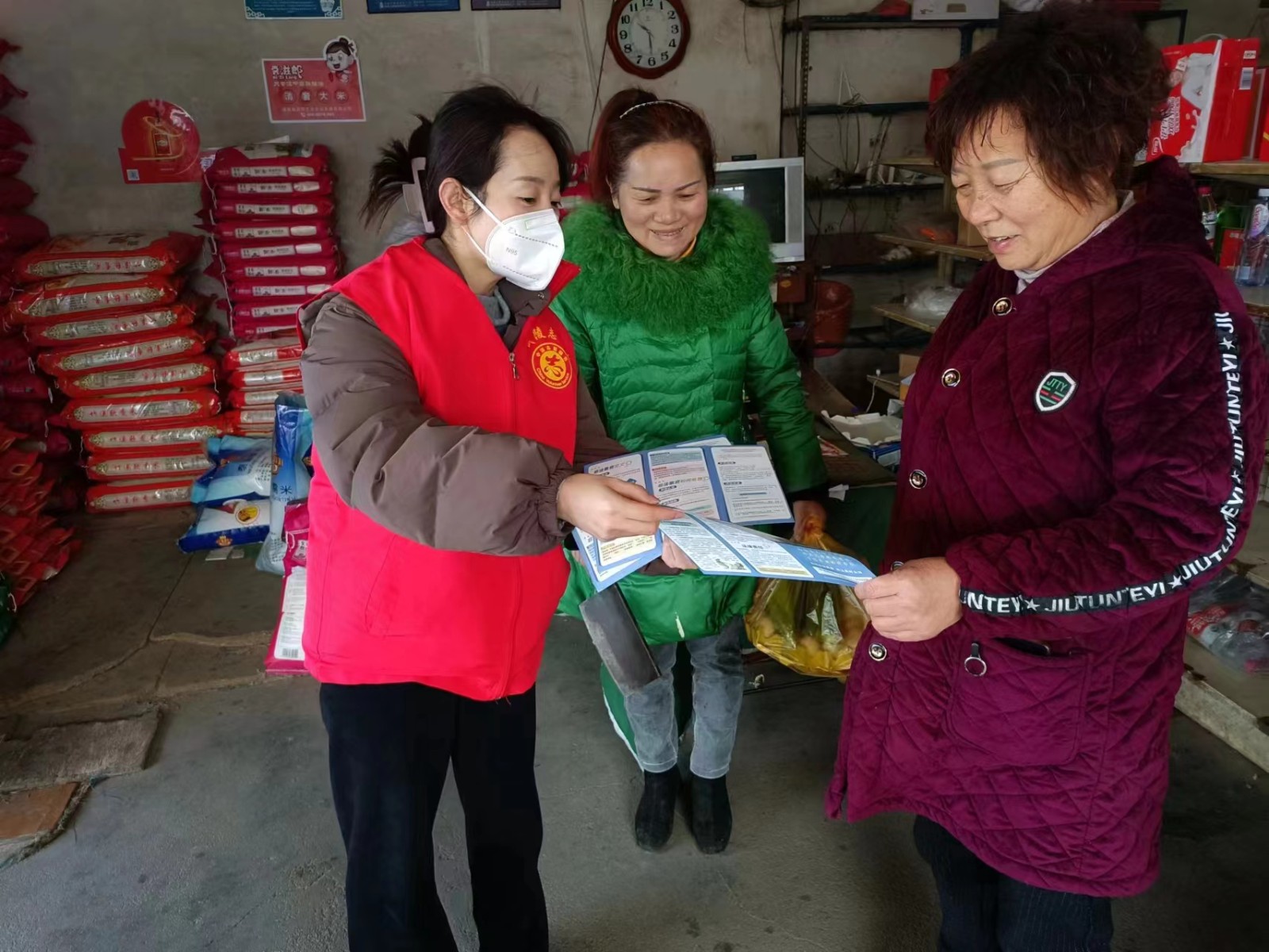 东江街道新坡社区开展防范非法集资宣传活动
