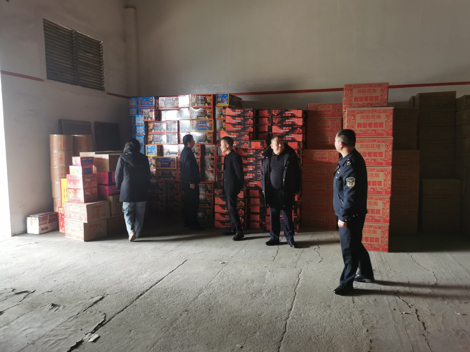 河洑镇开展烟花爆竹“打非治违”专项检查
