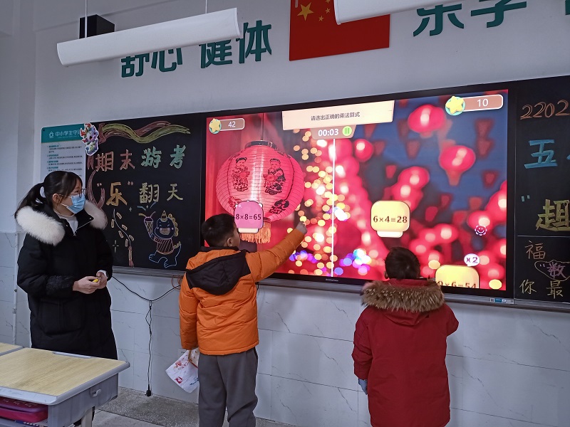 武陵区第五小学开展期末趣味闯关活动