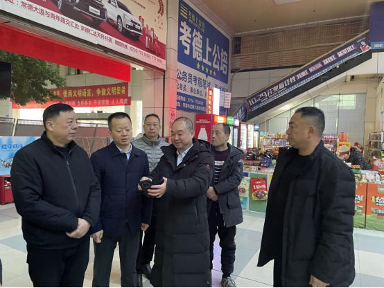 省检查组来武陵区督导春运安全和服务工作