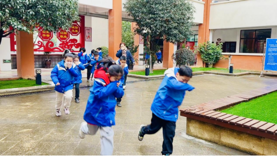 育英德景园小学开展消防演练活动