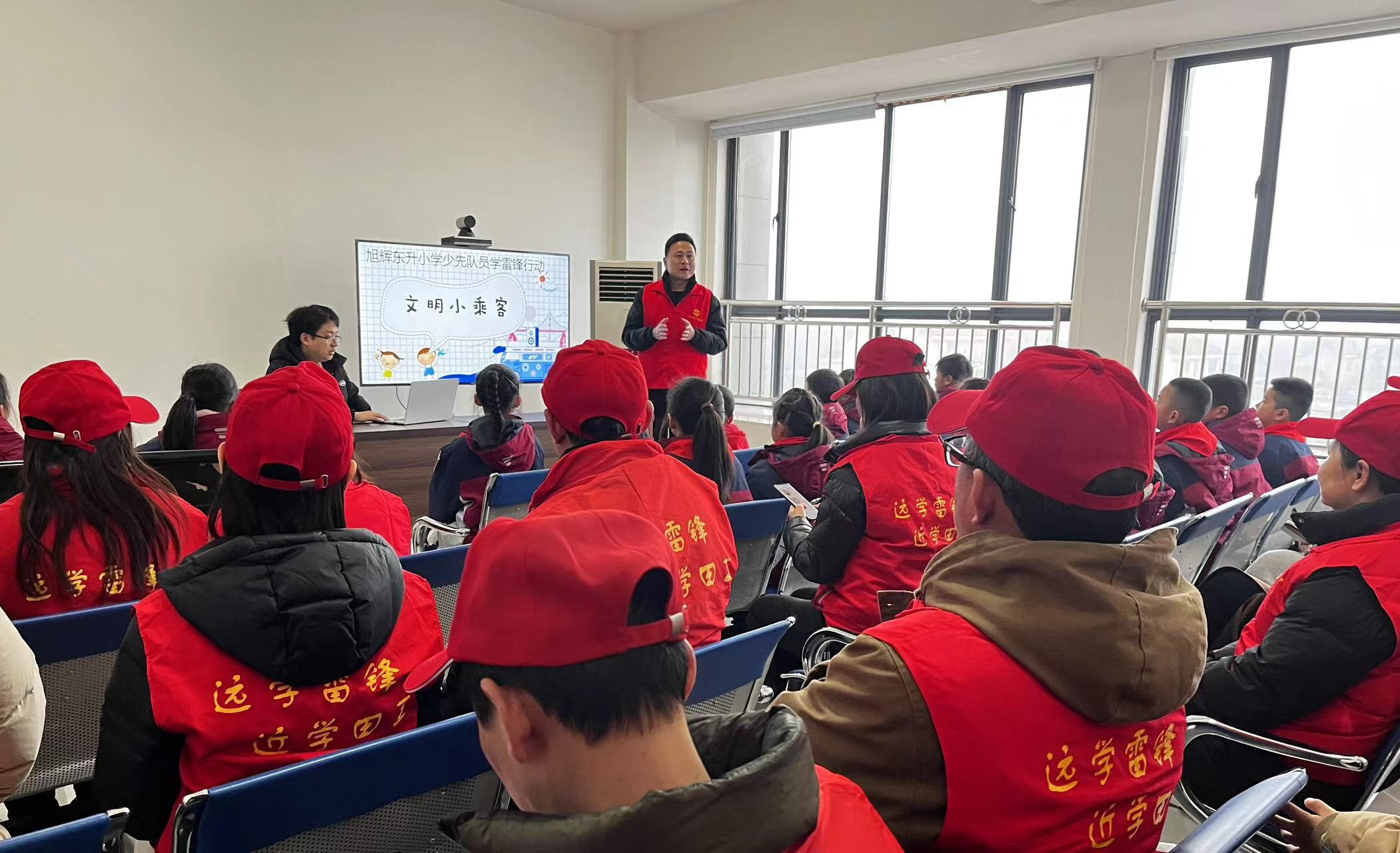 旭辉东升小学：学习雷锋精神  争做时代先锋