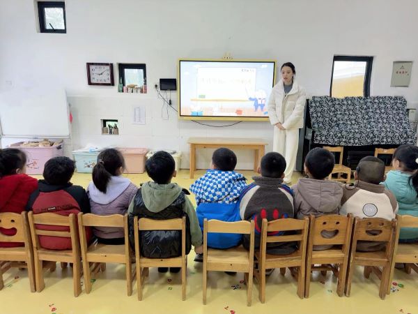 武陵区丹洲乡坪湖幼儿园开展防欺凌安全教育活动