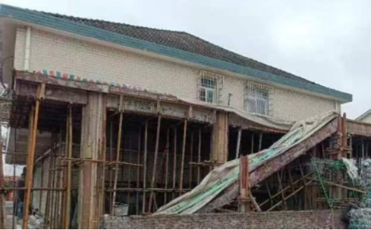 河洑镇：居民自行拆除违法建设 共建和谐宜居家园