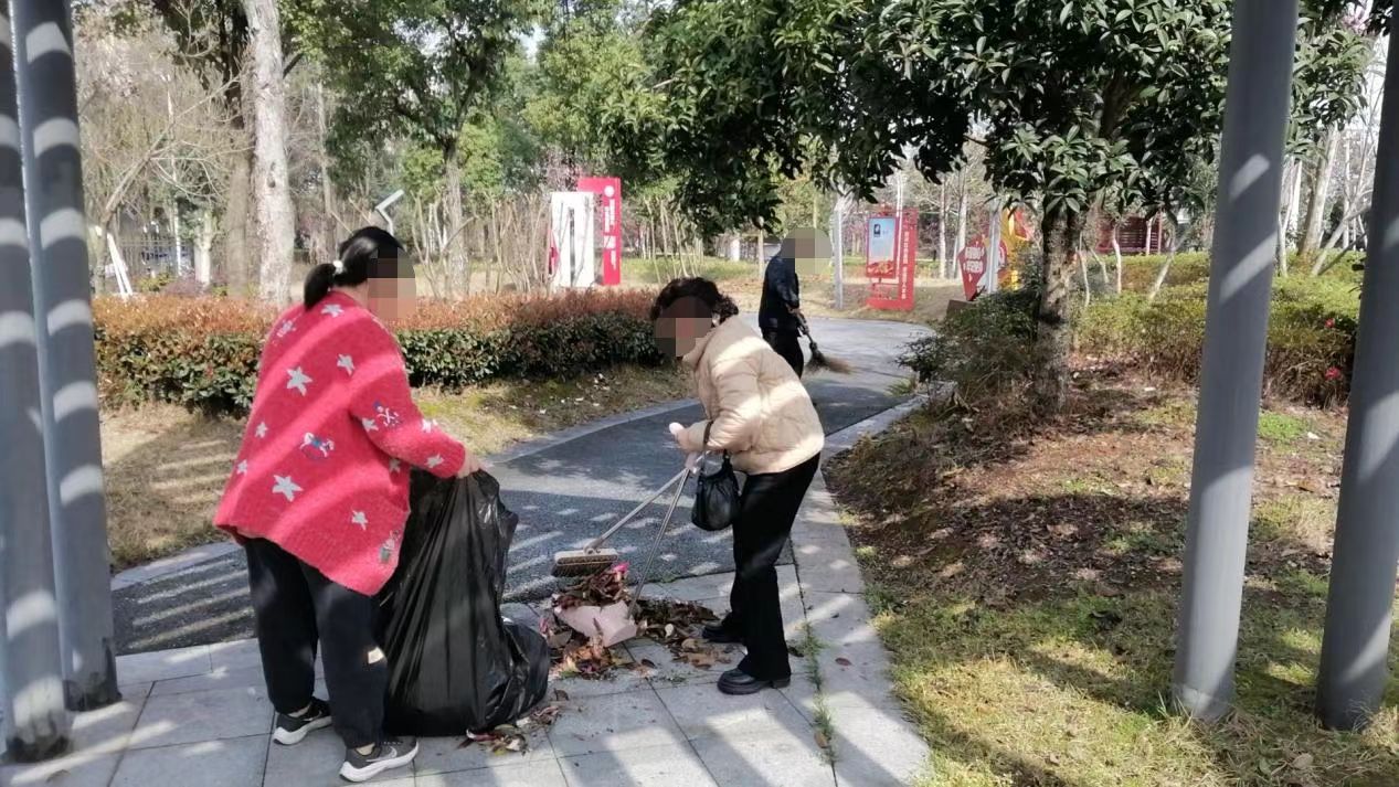 启明司法所组织社区矫正对象开展公益活动