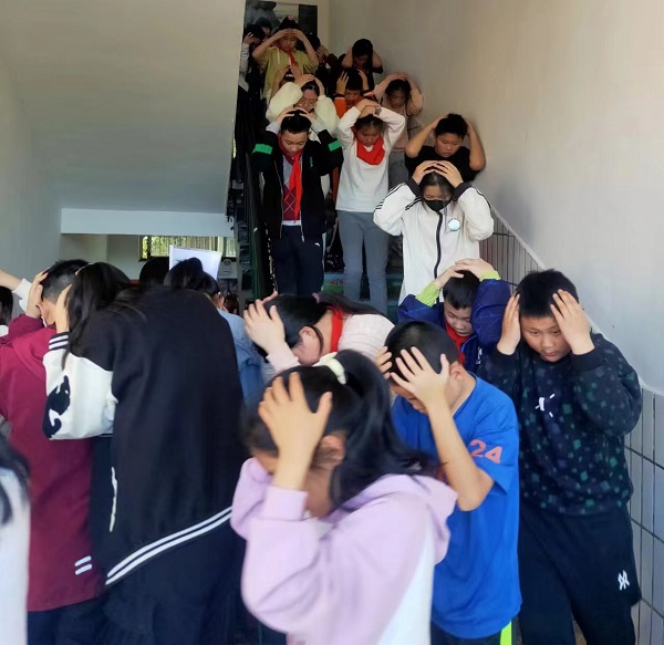 武陵区紫桥小学开展防震减灾应急演练