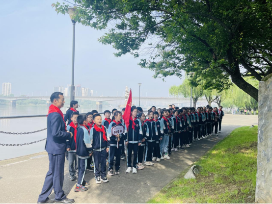 育英德景园小学开展校外思政教育活动