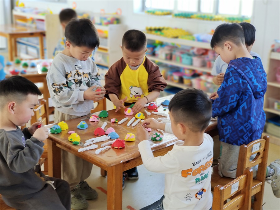武陵区双观幼儿园开展周未免费社团活动