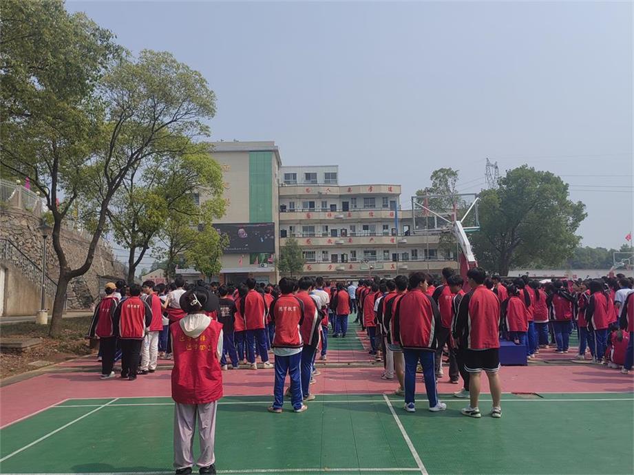 华南社区开展“利剑护蕾”宣传进校园活动