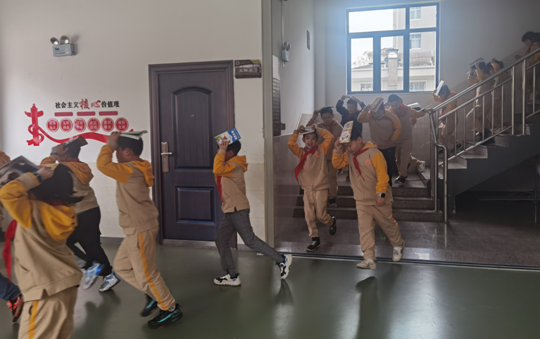 长胜桥社区联合武陵区第一小学开展防灾减灾活动
