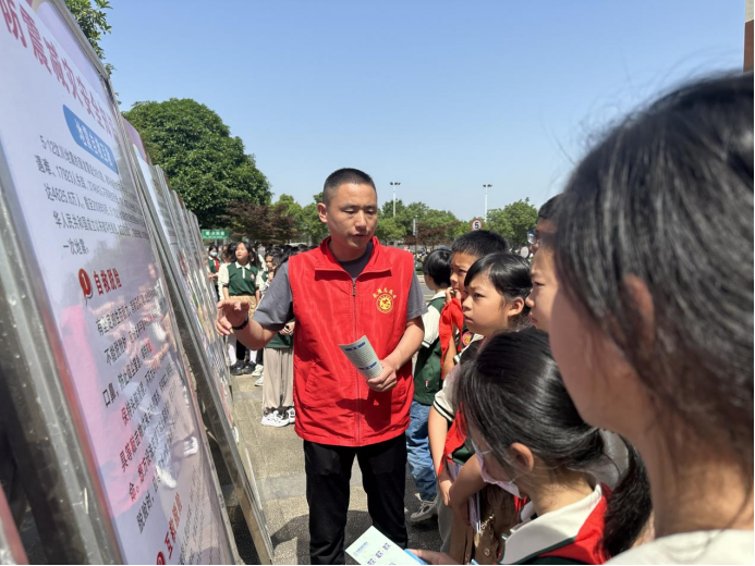 长庚街道联合辖区金丹实验小学开展防灾减灾系列宣传活动