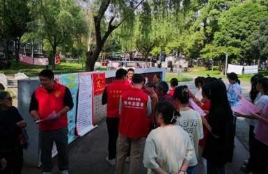穿紫河街道滨湖社区开展“文明常德”青年志愿服务活动