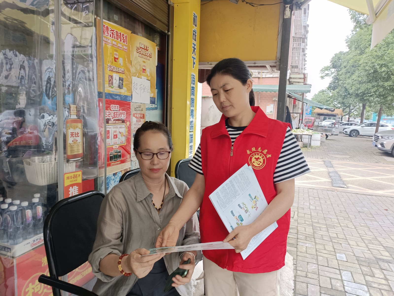 长庚街道杨桥社区开展“扫黄打非”宣传活动
