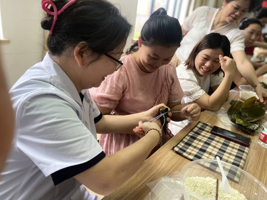武陵区多部门联合组织开展端午节孕妈妈手工课堂活动