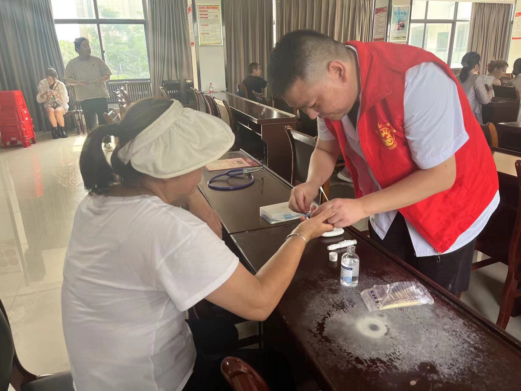 长庚街道社区卫生服务中心联合常德市第一中医院开展 “百支名中医团队进基层”服务活动