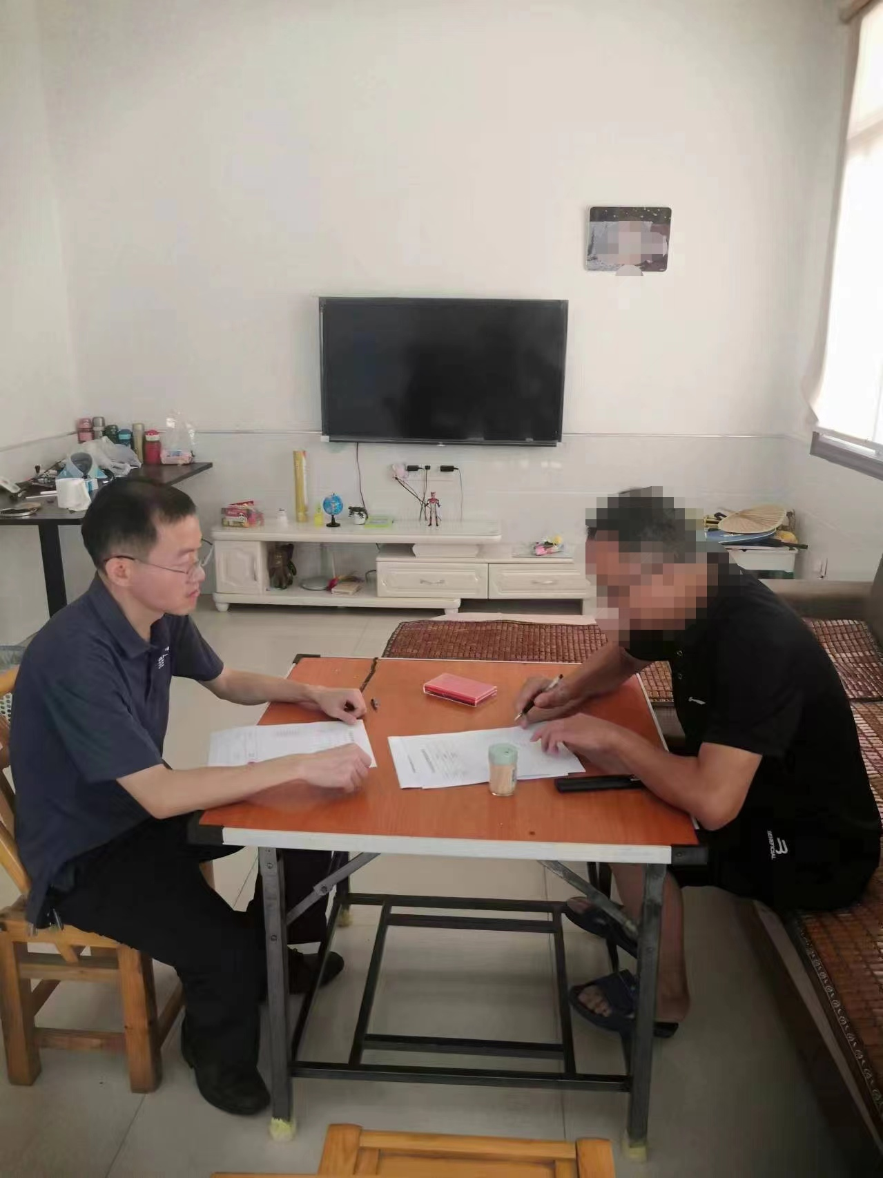 河洑司法所走访社区矫正对象 维护辖区安全稳定
