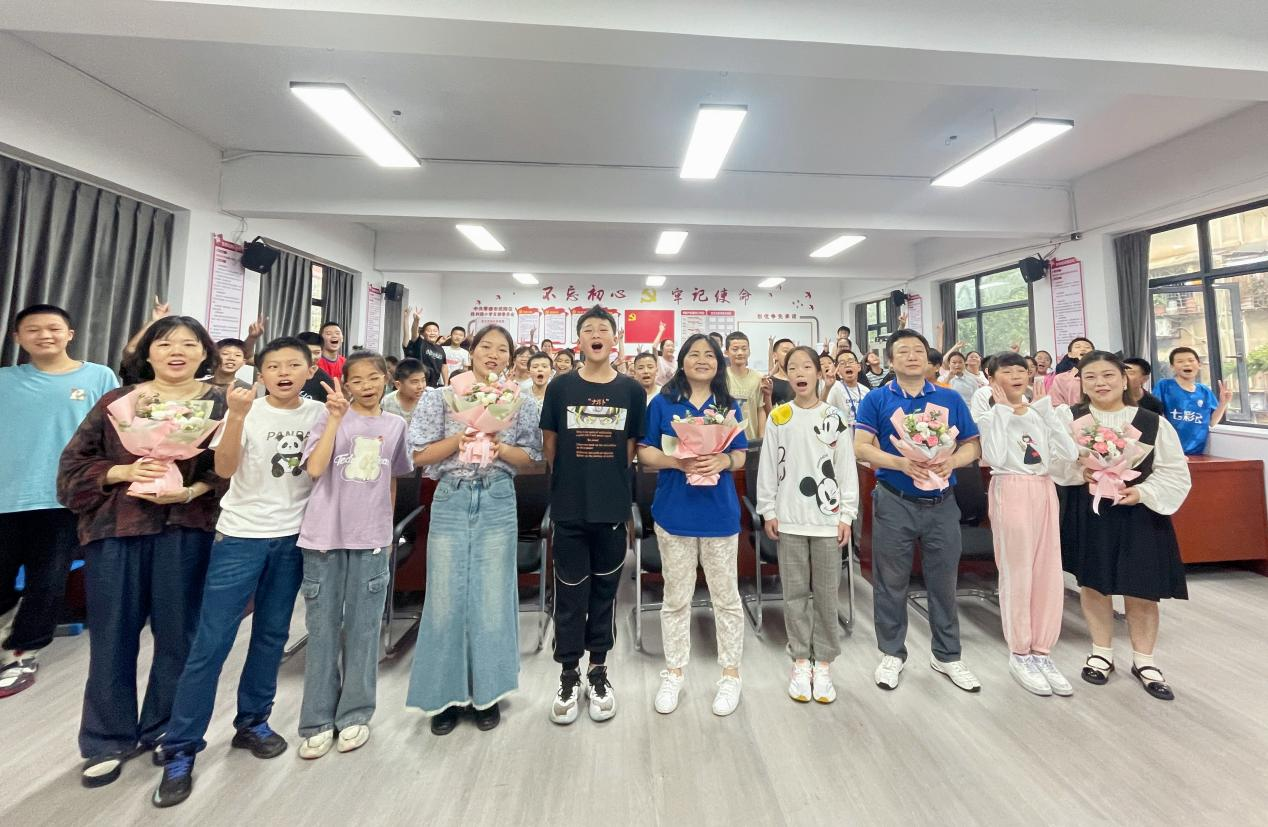 胜利路小学六年级毕业典礼：少年乘风起 筑梦向未来