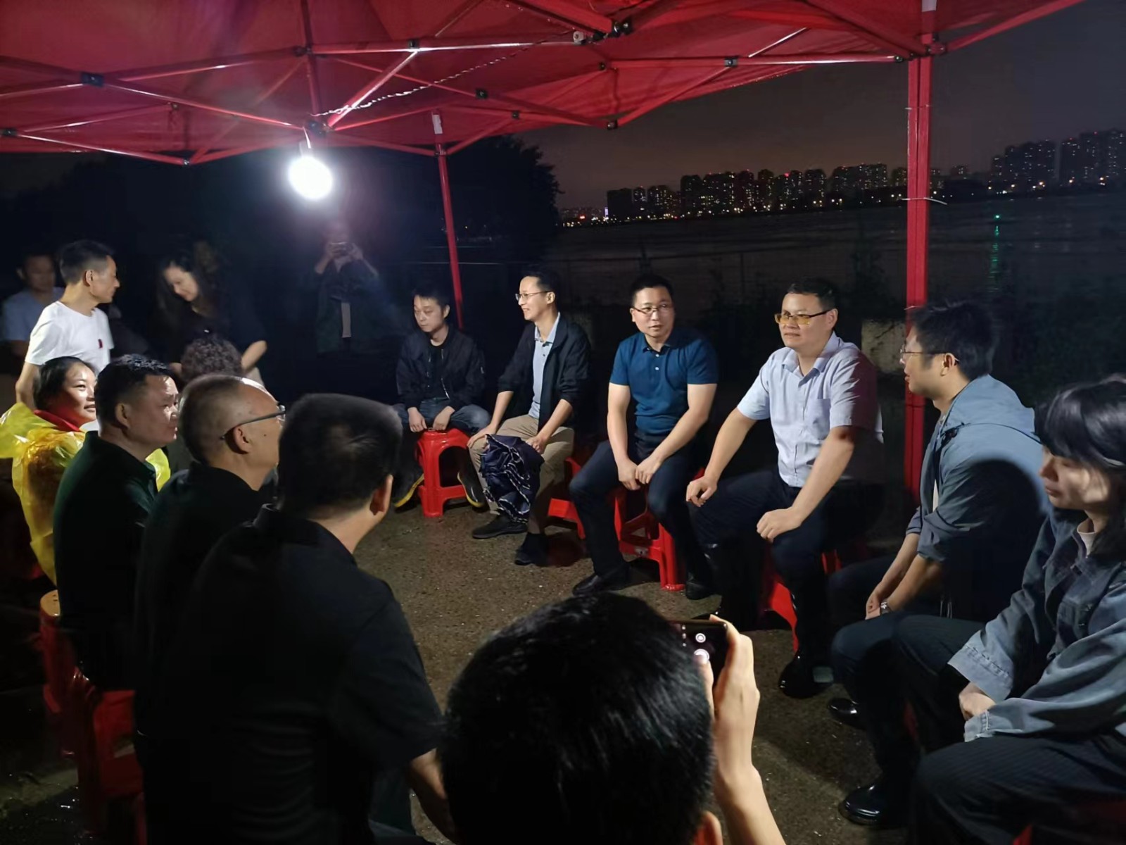 长庚街道：迅速响应 全力守护沅江大堤安全