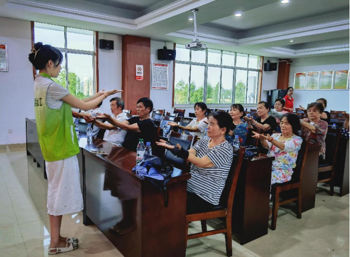 长庚街道民政社工站开展老年人康乐小组活动