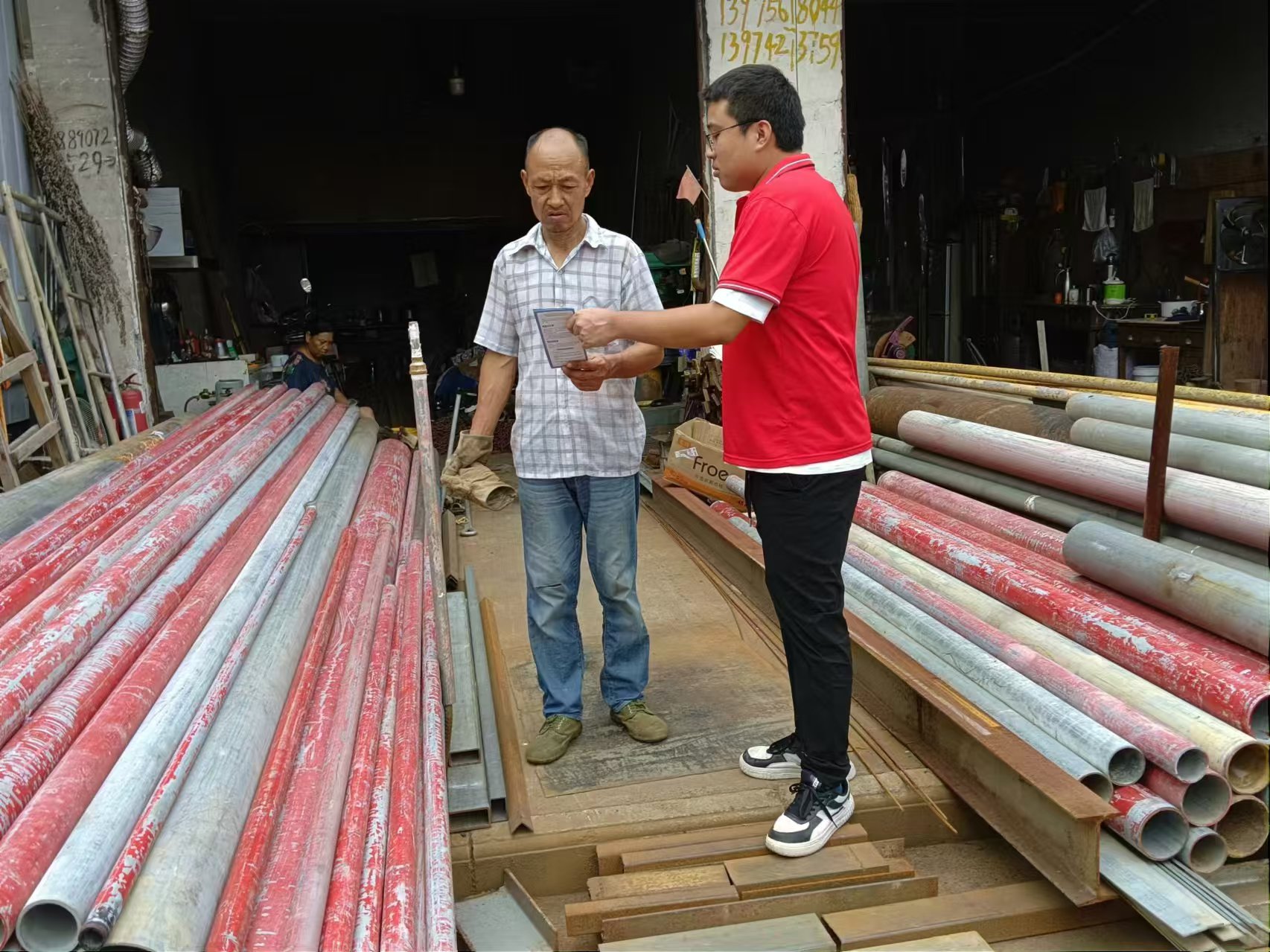 东江街道开展打击非法集资入户宣传活动