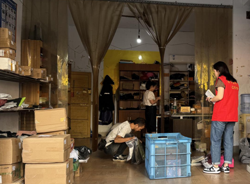穿紫河街道新光社区开展 “扫黄打非”专项行动
