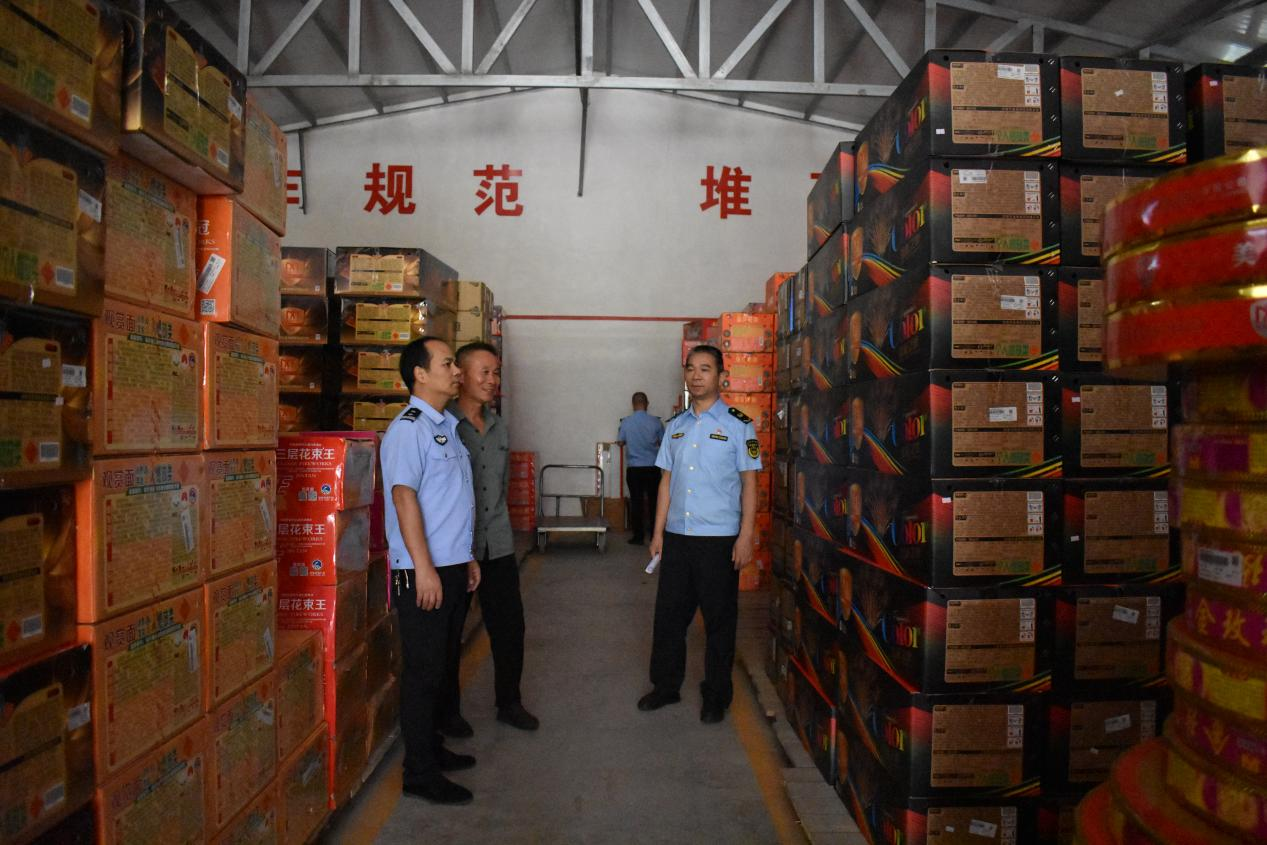 武陵区联合开展烟花爆竹专项整治行动