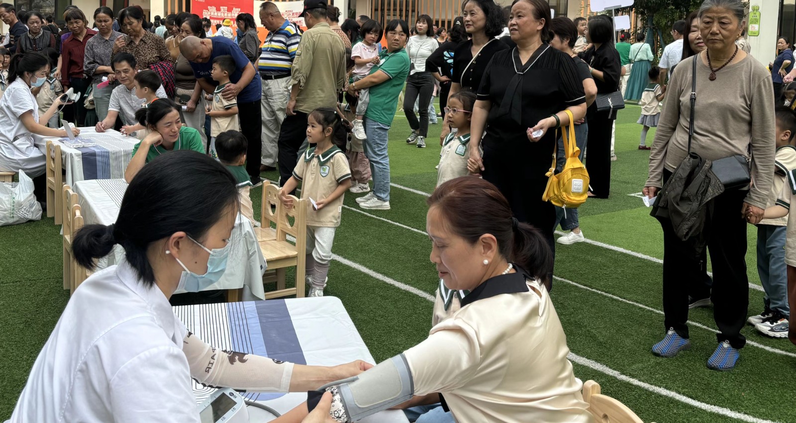 河洑卫生院、长庚街道社区卫生服务中心联合党支部开展义诊活动