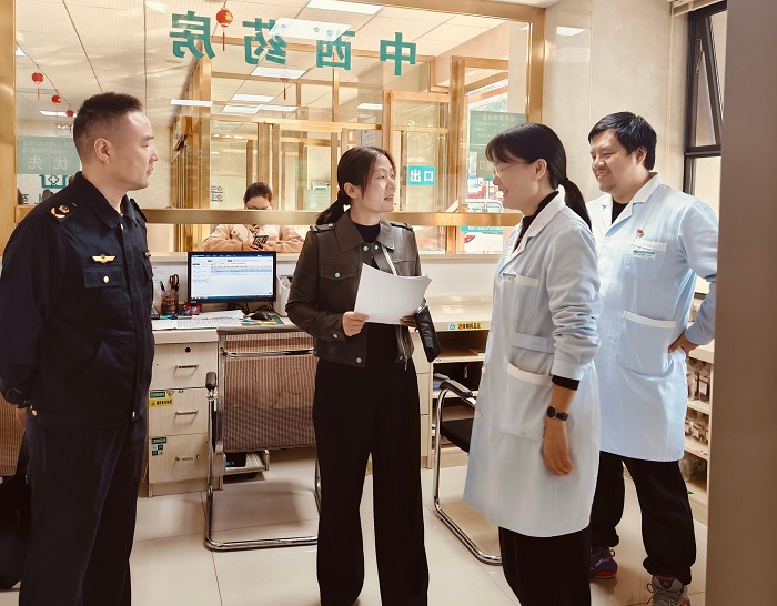 武陵区市场监管局检查验收穿紫河街道卫生服务中心规范化药房工作