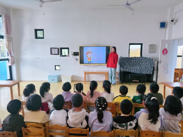 武陵区丹洲乡坪湖幼儿开展消防演练活动
