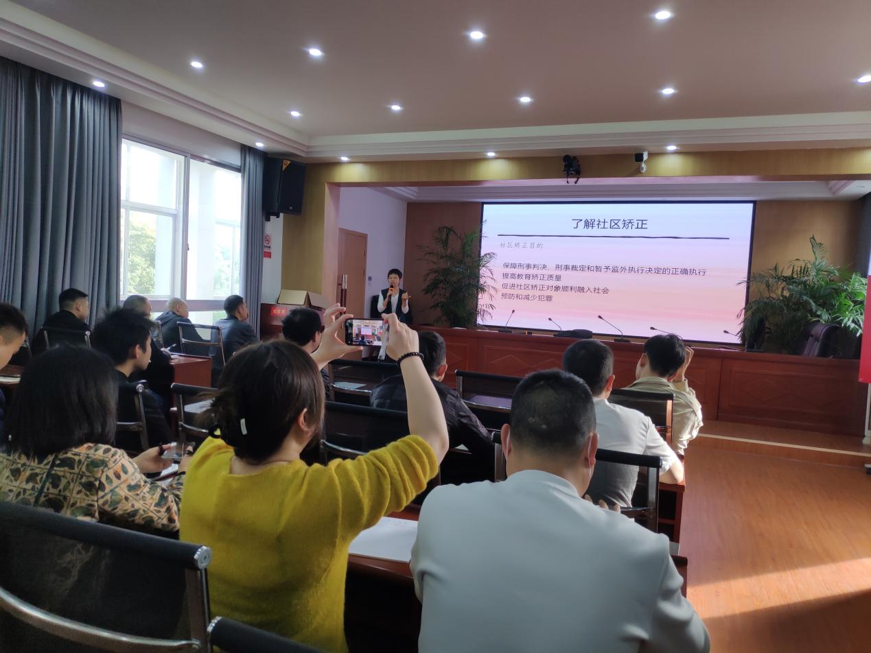 武陵区社区矫正工作局组织社区矫正对象开展法律知识讲座