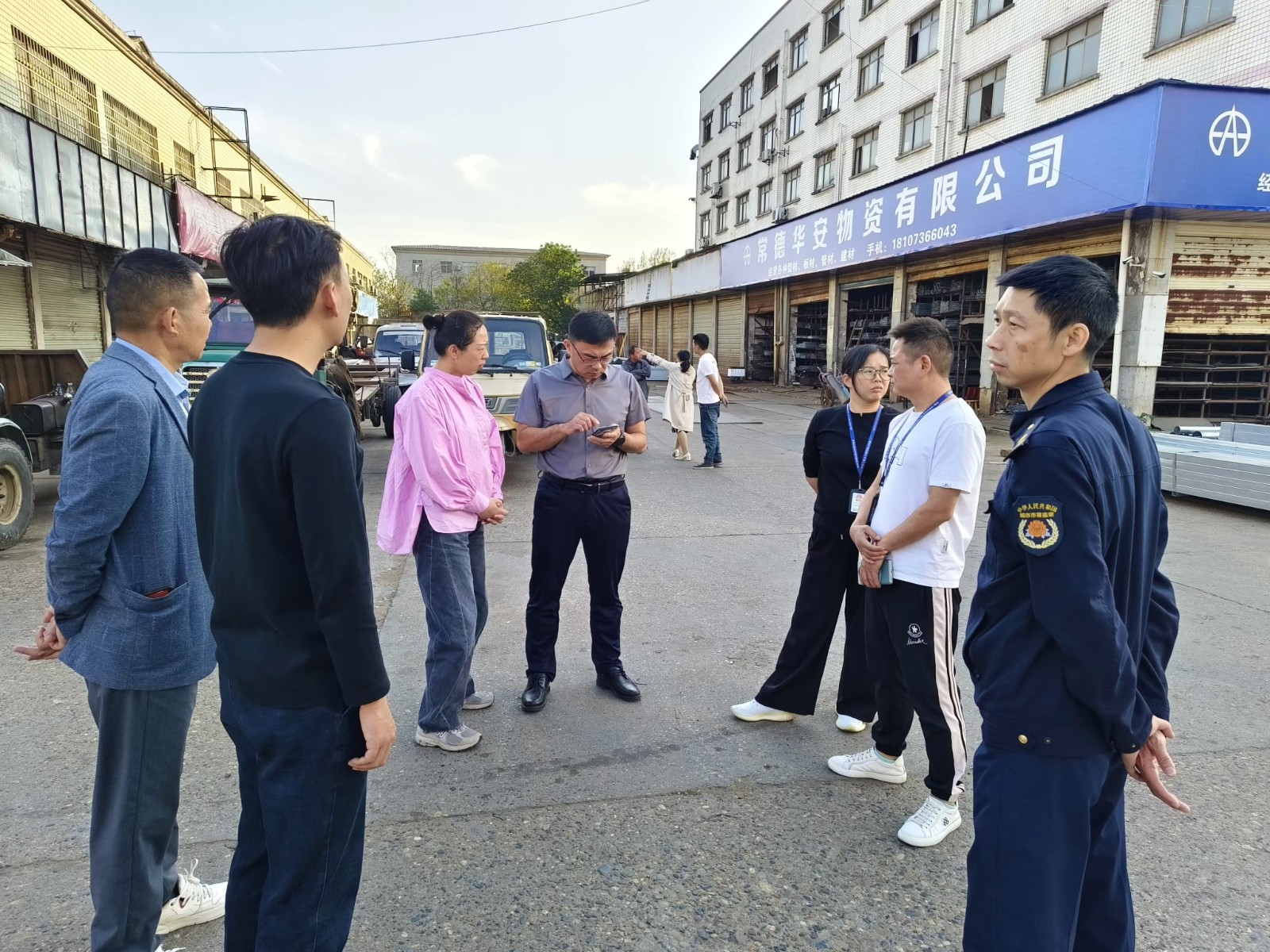 东江街道联合多部门开展钢材市场安全隐患排查整治行动