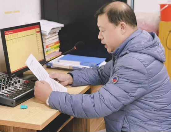 武陵区滨湖小学开展学习《中华人民共和国道路交通安全法》活动