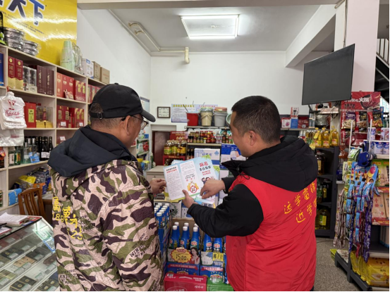 河洑镇岩桥社区开展防范非法集资宣传活动
