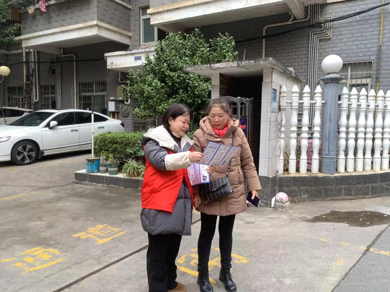 丹阳街道建民巷社区开展防范非法集资宣传活动