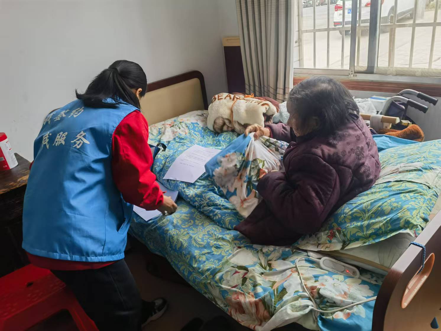 长庚街道：家庭医生上门服务 做好居民健康“守门人”