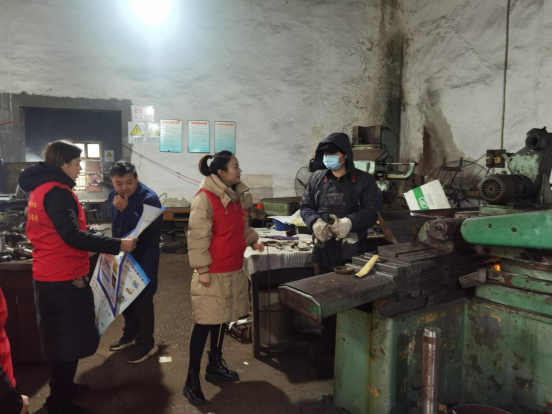 河洑镇犀牛口社区开展“清楼扫街”防范非法集资专项整治行动