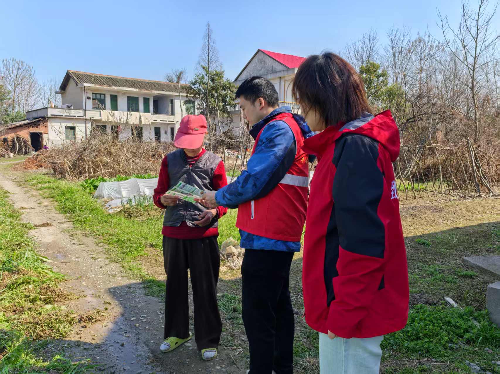 启明街道开展禁种铲毒踏查行动